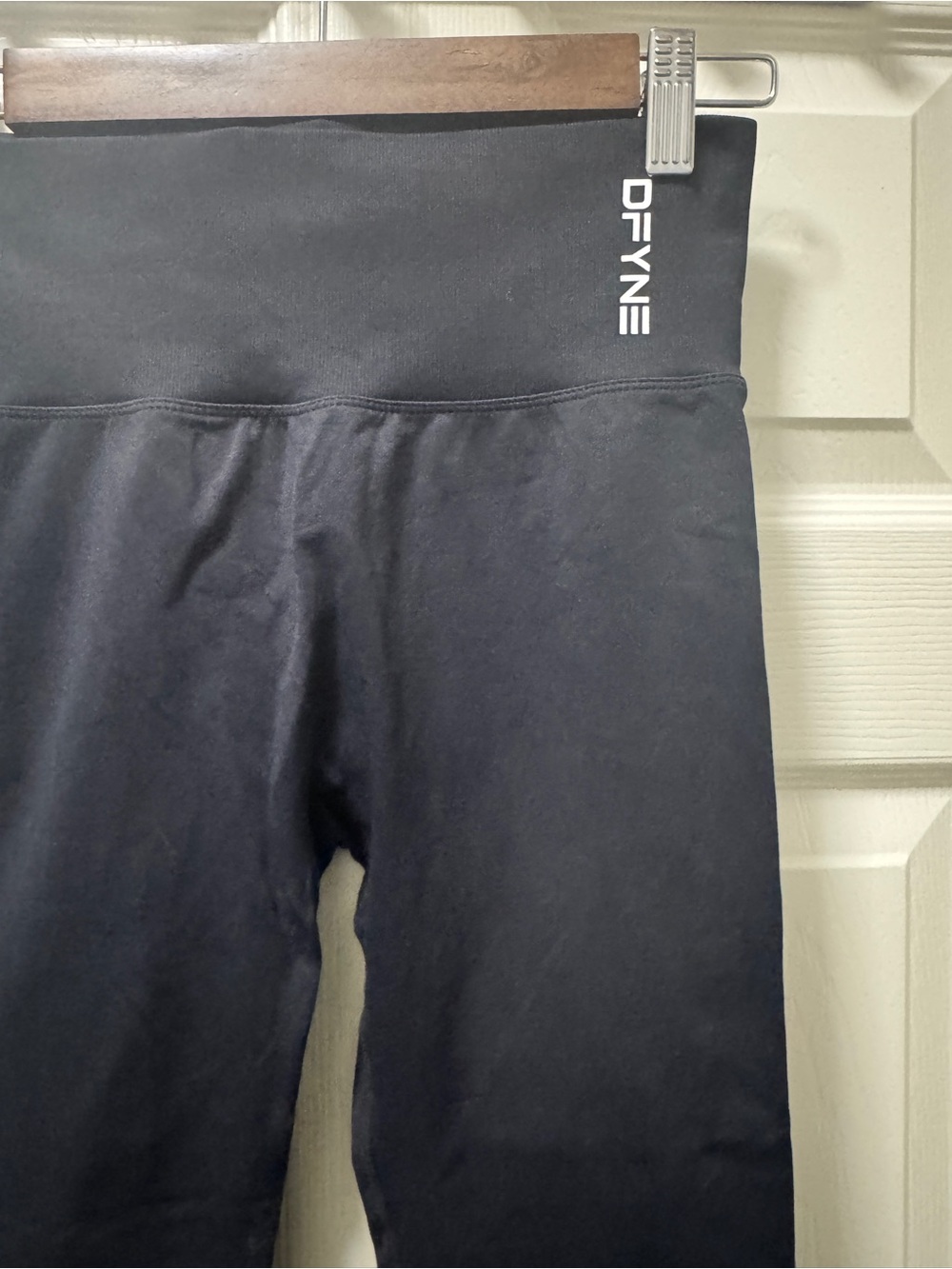 DFYNE Impact Seamless Leggings 24" 7/8 Black Sz. M - Picture 3 of 6
